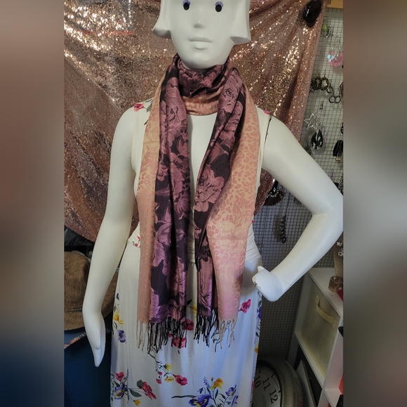 Women's new Pashmina "Black & Dark Red" roses and cheetah print scarf with tassl - Picture 6 of 11